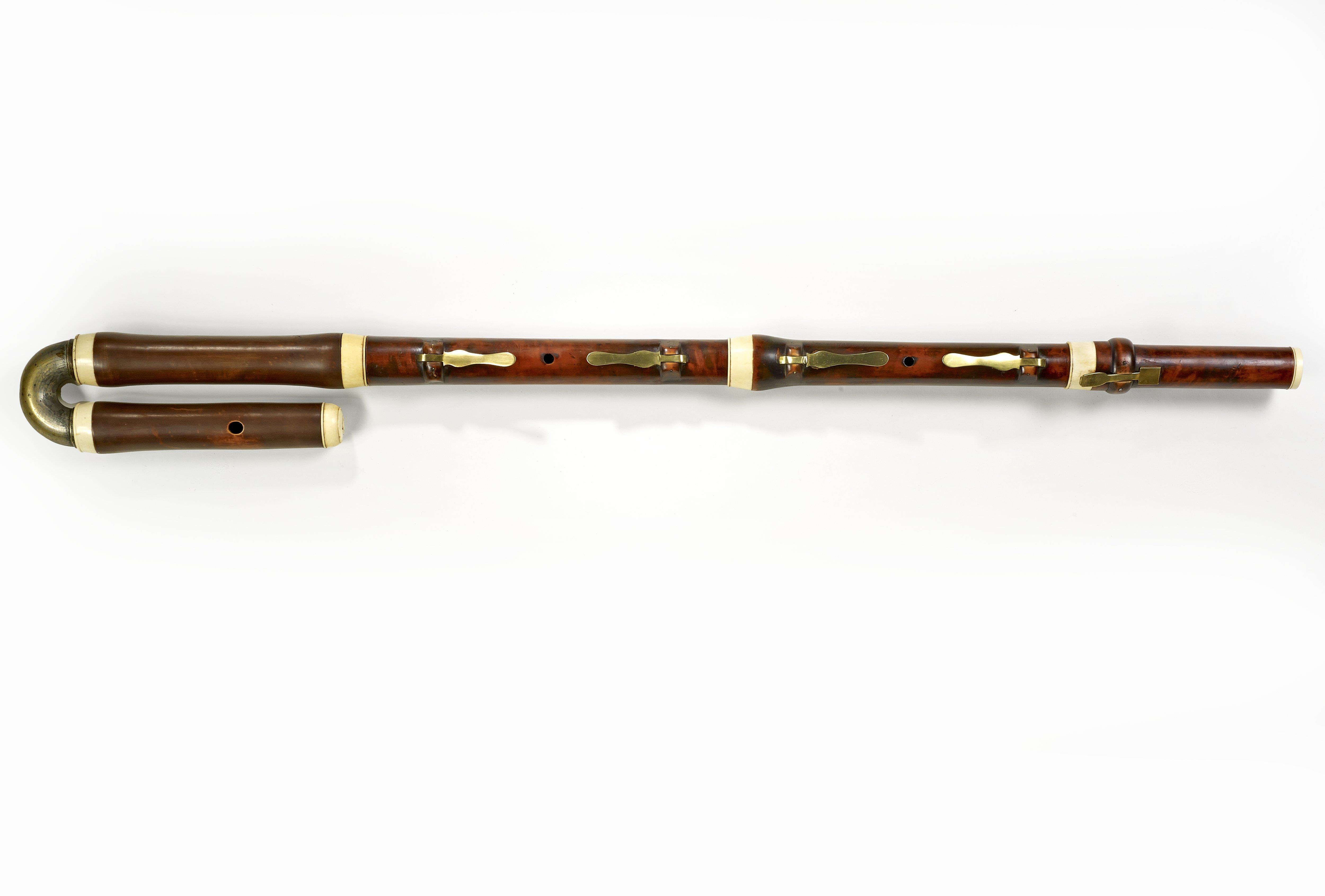 Flute traversière miniature : instrument de musique en laiton doré hauteur  14 cm