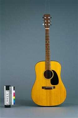 Guitare "Folk" D.18 | C. F. Martin &amp; Co